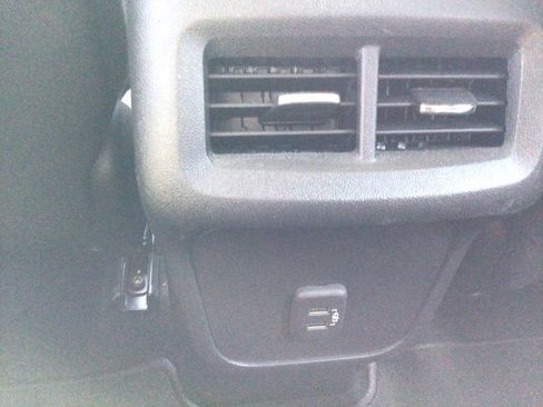Used 2023 Chevrolet Equinox LT w/ Driver Convenience Package AWD/4WD image 22
