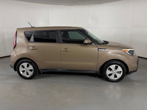 Used 2016 Kia Soul FWD image 10