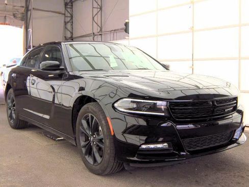 Used 2019 Dodge Charger SXT AWD/4WD image 3