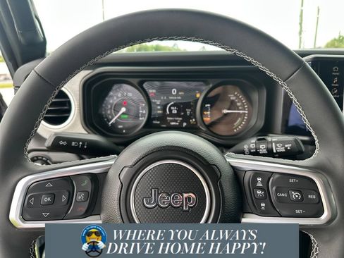 Used 2025 Jeep Wrangler Unlimited Sahara w/ Safety Group AWD/4WD image 11