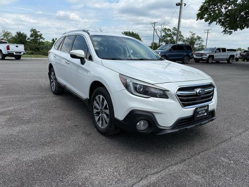 Used 2019 Subaru Outback 3.6R Touring AWD/4WD image 5