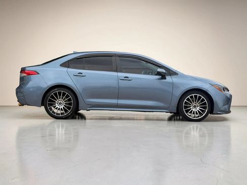 Used 2021 Toyota Corolla LE FWD image 2