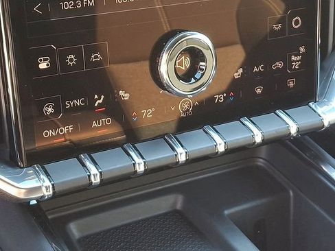 Used 2025 GMC Acadia Elevation image 21