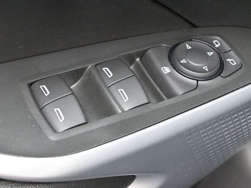 Used 2024 Chevrolet Trax RS w/ Driver Confidence Package FWD image 12