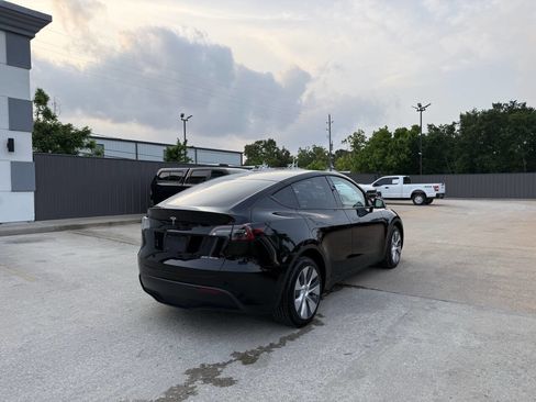 Used 2023 Tesla Model Y Long Range AWD/4WD image 5
