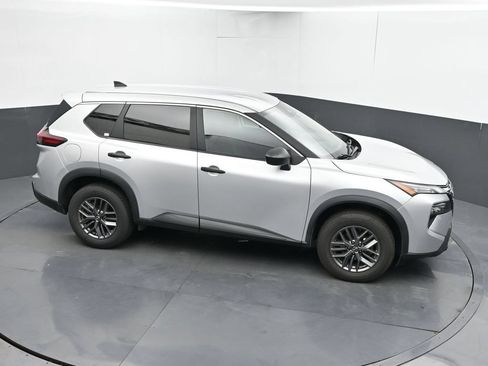 Used 2024 Nissan Rogue S FWD image 35