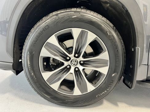 Used 2020 Toyota Highlander XLE image 57