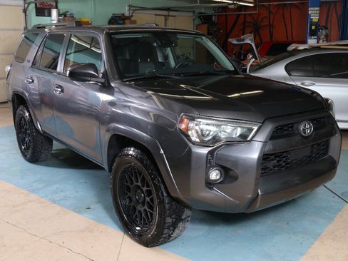 Used 2022 Toyota 4Runner SR5 RWD image 3