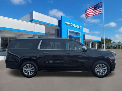 Used 2026 Chevrolet Suburban Premier w/ Sun And Tow Package AWD/4WD image 2