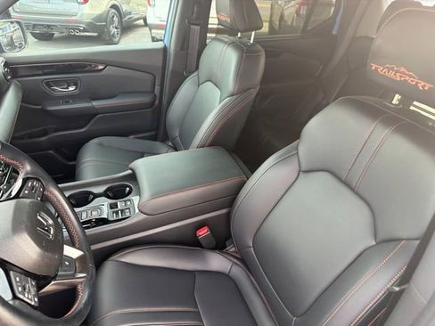 Used 2023 Honda Pilot TrailSport image 9