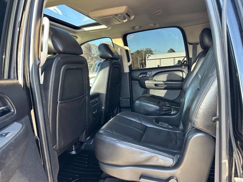 Used 2012 Chevrolet Suburban LT image 5