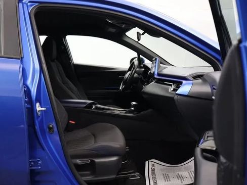 Used 2021 Toyota C-HR XLE FWD image 17