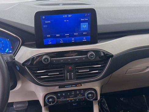 Used 2021 Ford Escape SEL w/ Technology Package FWD image 18