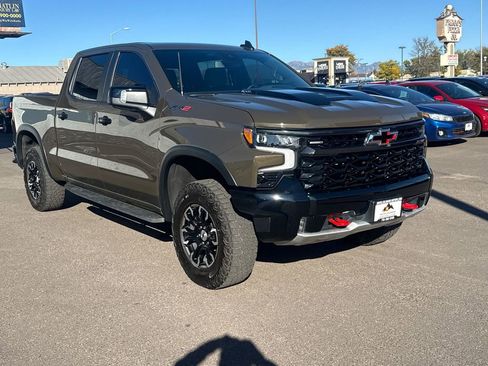 Used 2023 Chevrolet Silverado 1500 ZR2 image 2