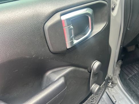 Used 2021 Jeep Gladiator Sport AWD/4WD image 14