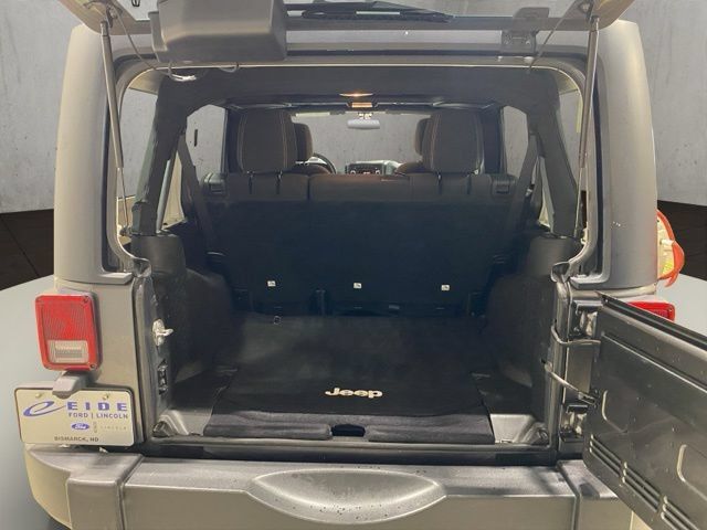 Used 2017 Jeep Wrangler Unlimited Rubicon w/ Connectivity Group AWD/4WD image 25