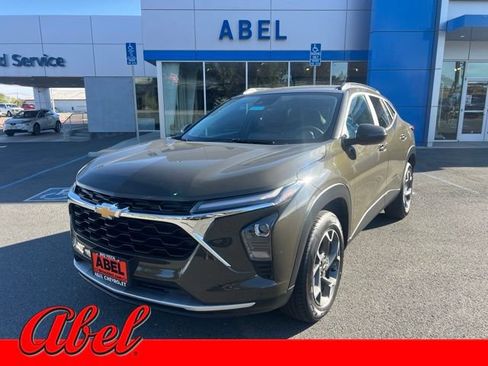 Used 2024 Chevrolet Trax LT FWD image 1