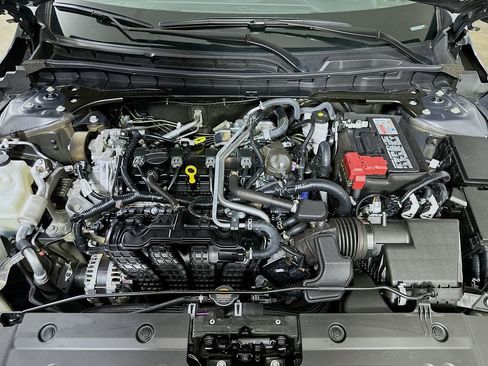 Used 2025 Nissan Altima 2.5 SV FWD image 9