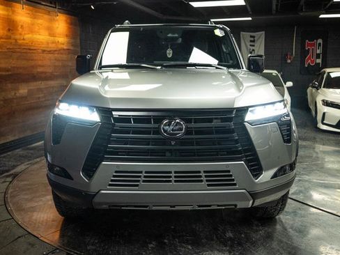Used 2024 Lexus GX 550 image 4