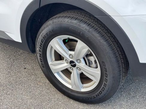 Used 2023 Kia Sorento LX image 5