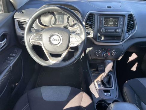Used 2016 Jeep Cherokee Sport image 23