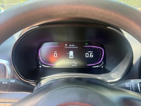 Used 2025 Kia Soul LX w/ LX Technology Package FWD image 38