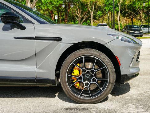 Used 2021 Aston Martin DBX AWD/4WD image 11