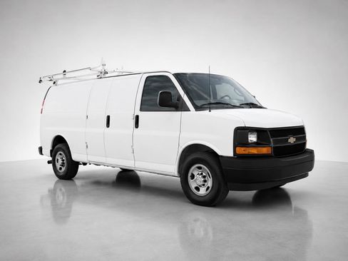 Used 2017 Chevrolet Express 2500 Extended RWD image 7