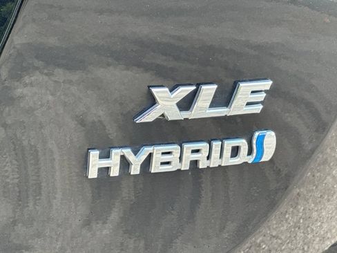 Certified 2018 Toyota RAV4 XLE AWD/4WD image 27