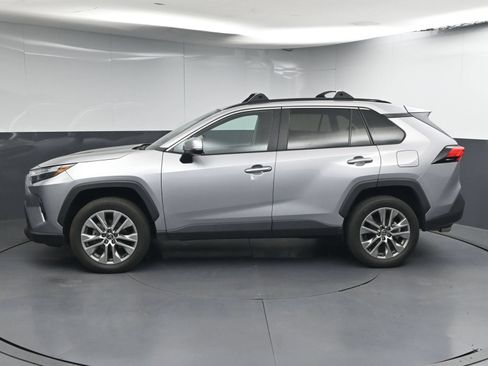 Used 2022 Toyota RAV4 XLE Premium FWD image 4