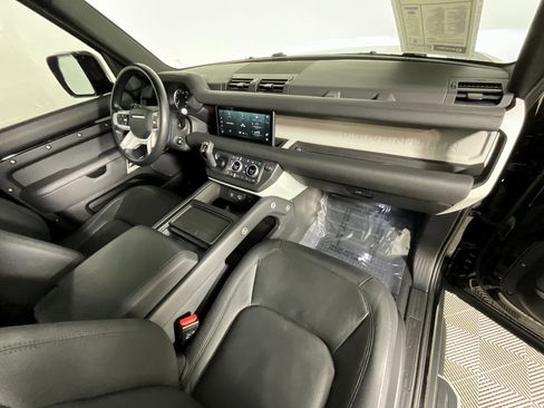 Used 2023 Land Rover Defender 90 SE image 20