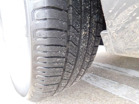 Used 2021 Ford Explorer XLT image 17