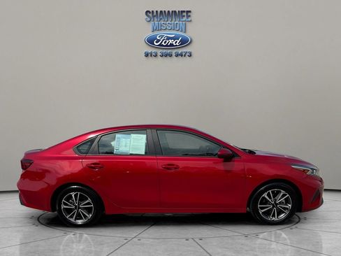 Used 2023 Kia Forte LXS image 4