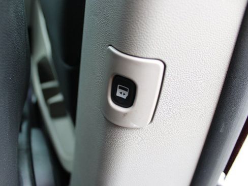 Used 2017 Dodge Grand Caravan SXT FWD image 15