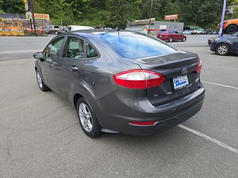 Used 2017 Ford Fiesta SE image 4