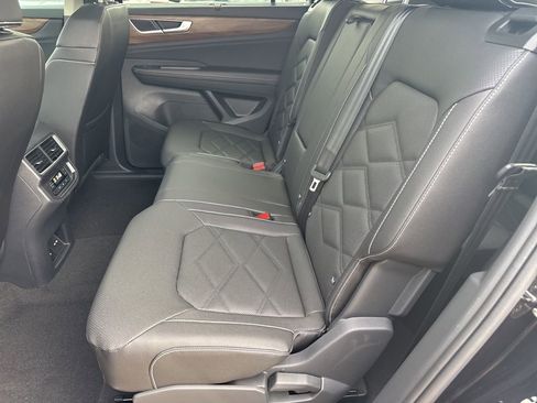 New 2026 Volkswagen Atlas SE image 11