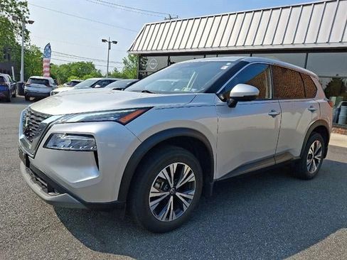 Certified 2021 Nissan Rogue SV image 3