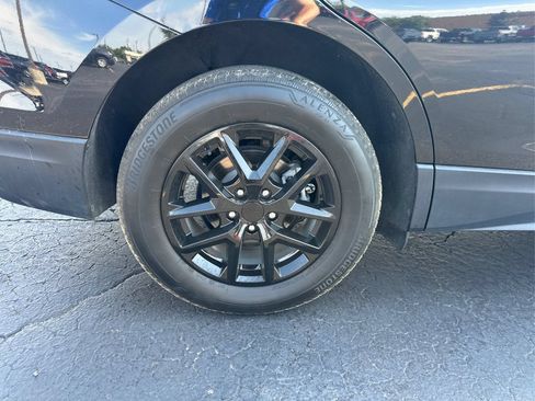 Used 2023 Chevrolet Equinox LT AWD/4WD image 15