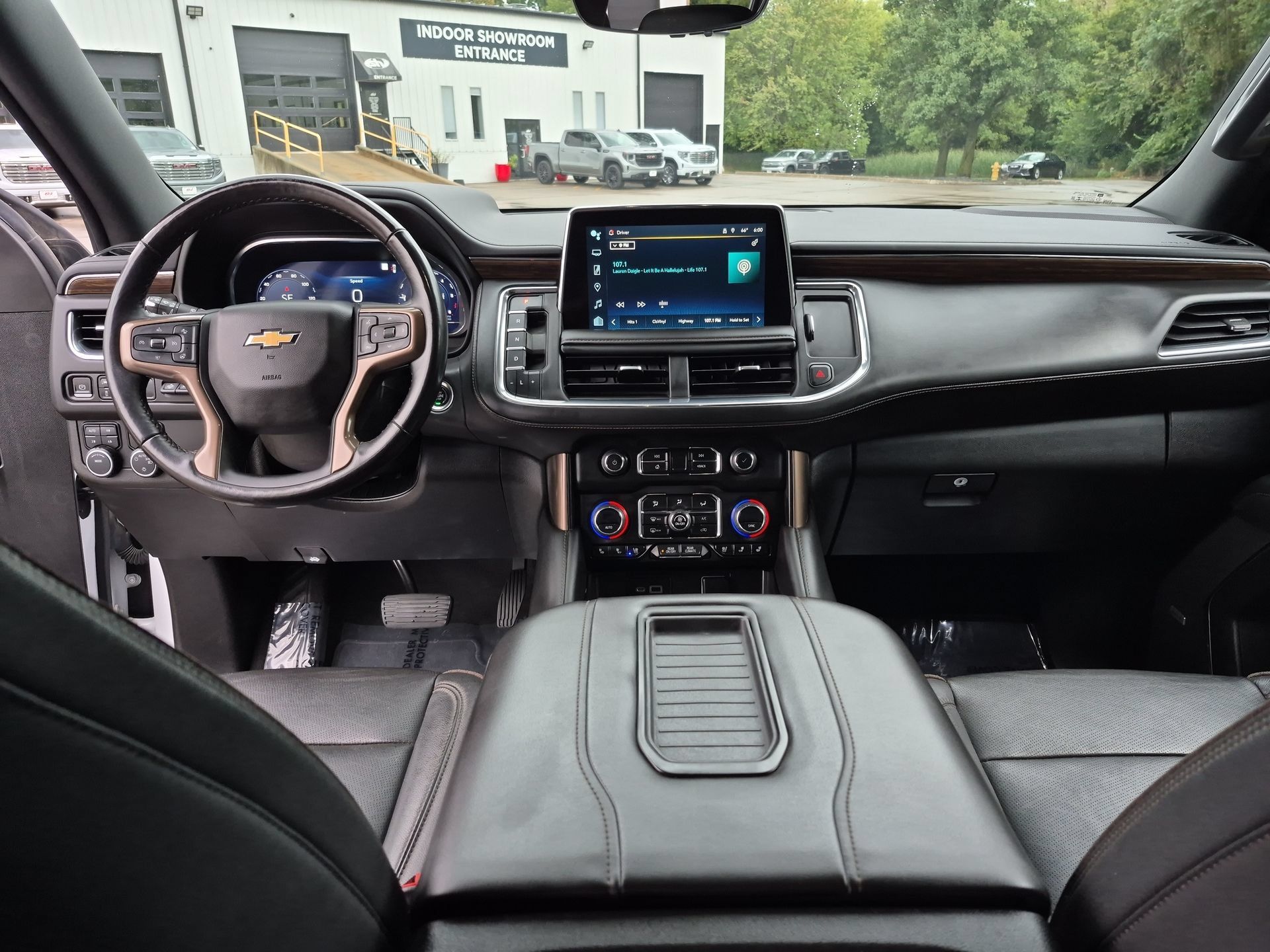 Used 2023 Chevrolet Suburban High Country AWD/4WD image 21
