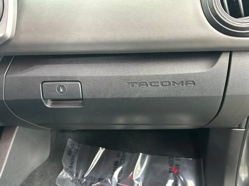 Used 2022 Toyota Tacoma SR5 AWD/4WD image 23