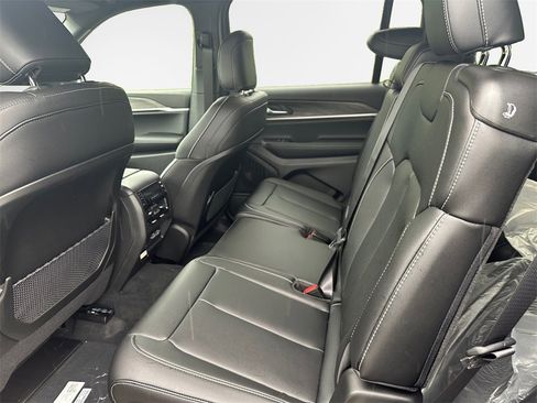 New 2025 Jeep Grand Cherokee L Limited w/ Black Appearance Package image 24