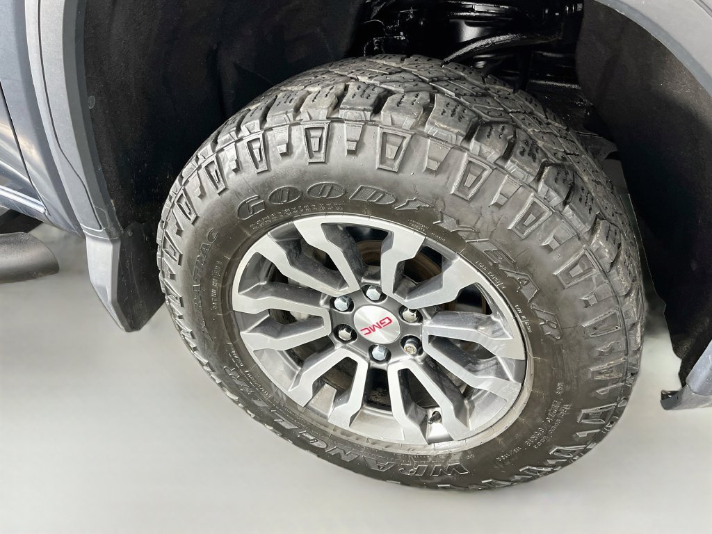 Used 2021 GMC Sierra 1500 AT4 w/ Driver Alert Package I AWD/4WD image 34