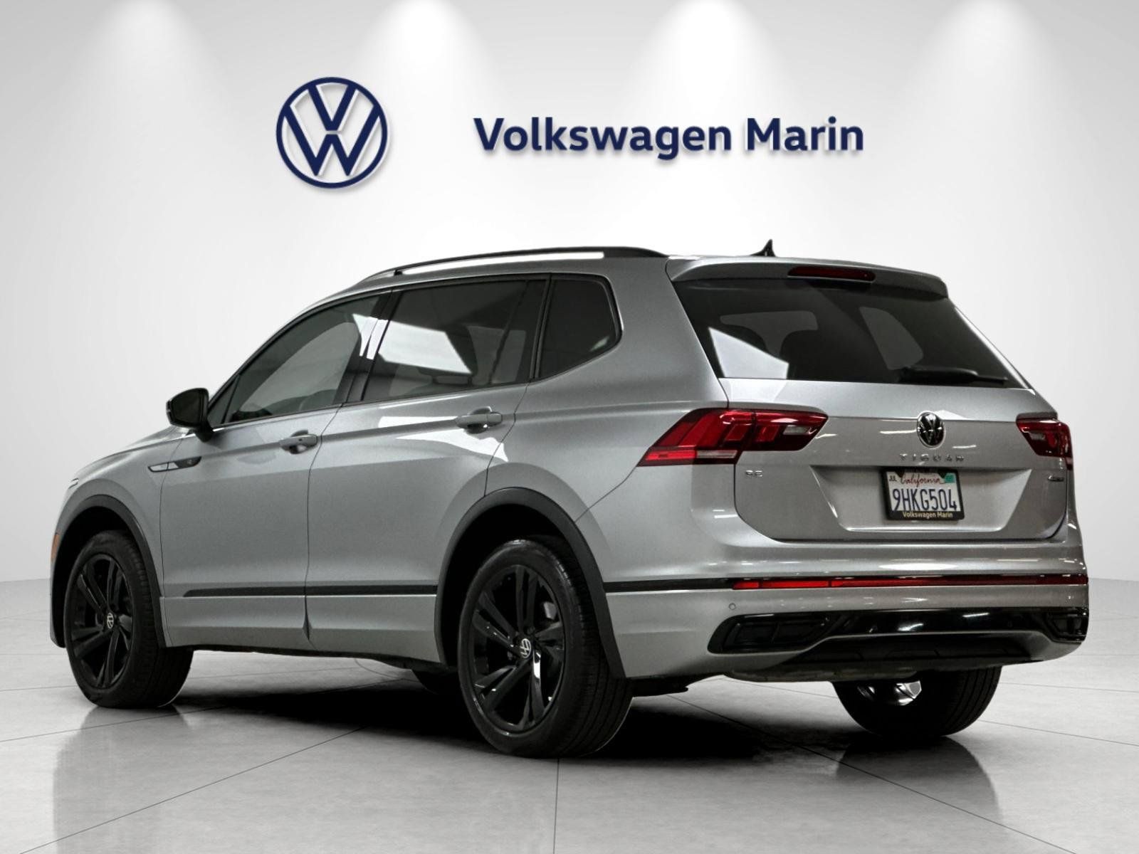 Used 2023 Volkswagen Tiguan SE R-Line AWD/4WD image 3