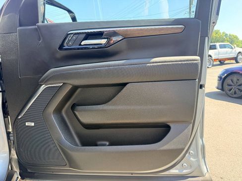 Used 2025 Chevrolet Tahoe High Country AWD/4WD image 46