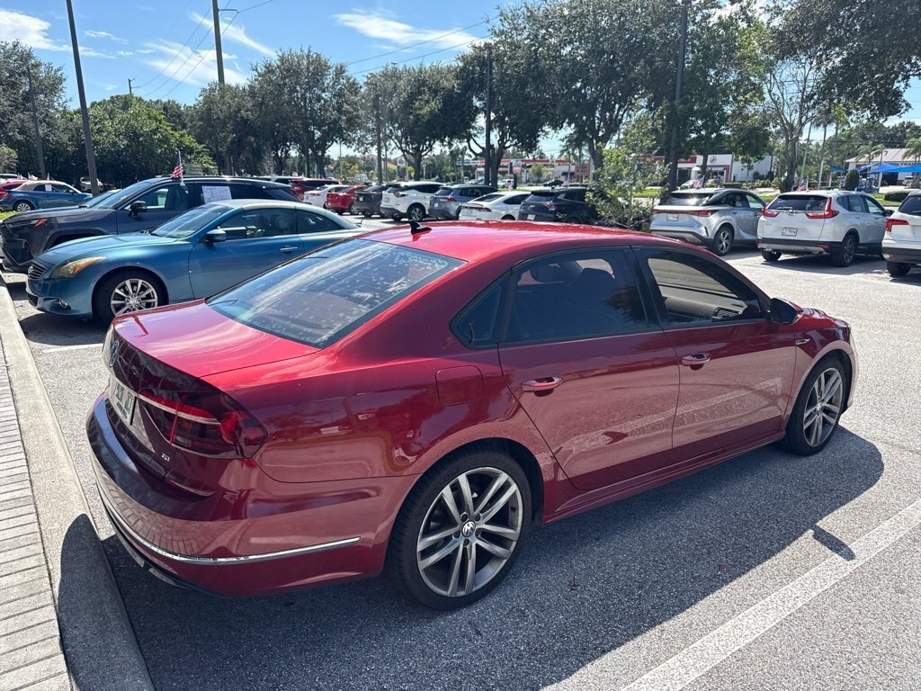 Used 2018 Volkswagen Passat 2.0T R-Line w/ R-Line Lighting Package FWD image 2