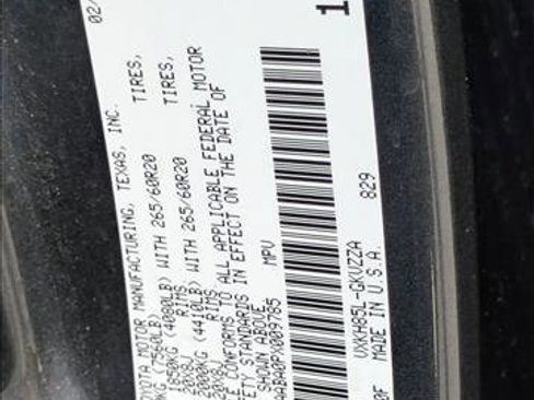 Used 2023 Toyota Sequoia Platinum AWD/4WD image 17
