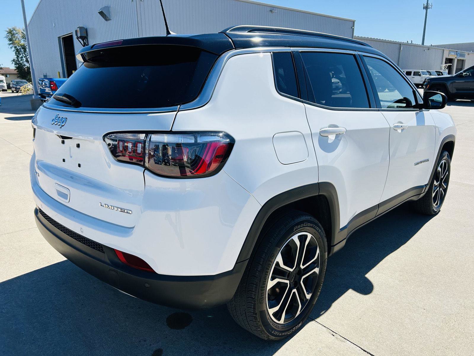 Used 2023 Jeep Compass Limited w/ Sun and Sound Group AWD/4WD image 38