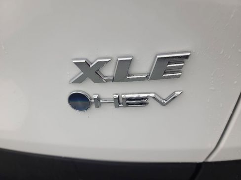 Used 2025 Toyota RAV4 XLE AWD/4WD image 13
