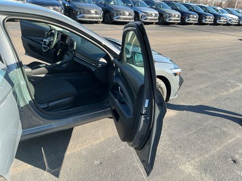 Used 2026 Hyundai Elantra SE FWD image 13