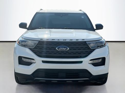 Used 2022 Ford Explorer XLT w/ Equipment Group 202A AWD/4WD image 8